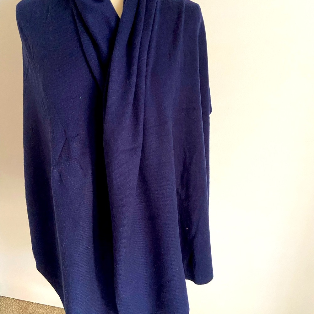 Medium weight navy blue 100% cashmere knit shawl